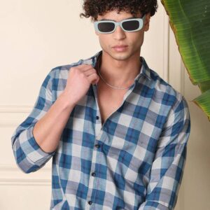 Men Regular Fit Solid Spread Collar Casual Shirt